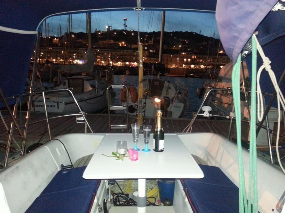 Hotel Nuitee A Bord De Danilou Un Voilier De 9.50M Sète Exterior foto